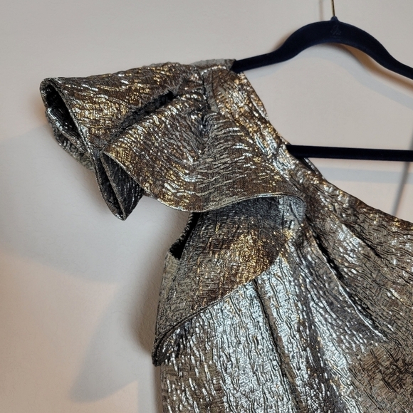 NWT Mac Duggal Silver Metallic Ruffled One Shoulder Fit & Flare Dress Size 2 - Picture 8 of 16